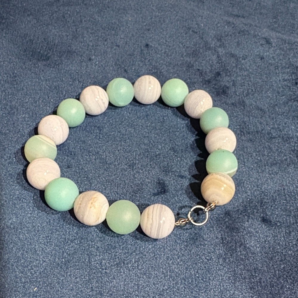 Beaded Bracelet in Green Agate and White Amazonite